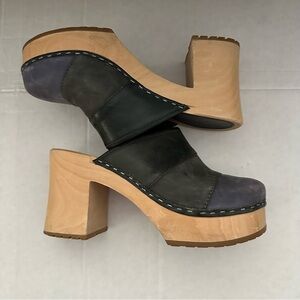 Swedish Hasbeens color block clogs